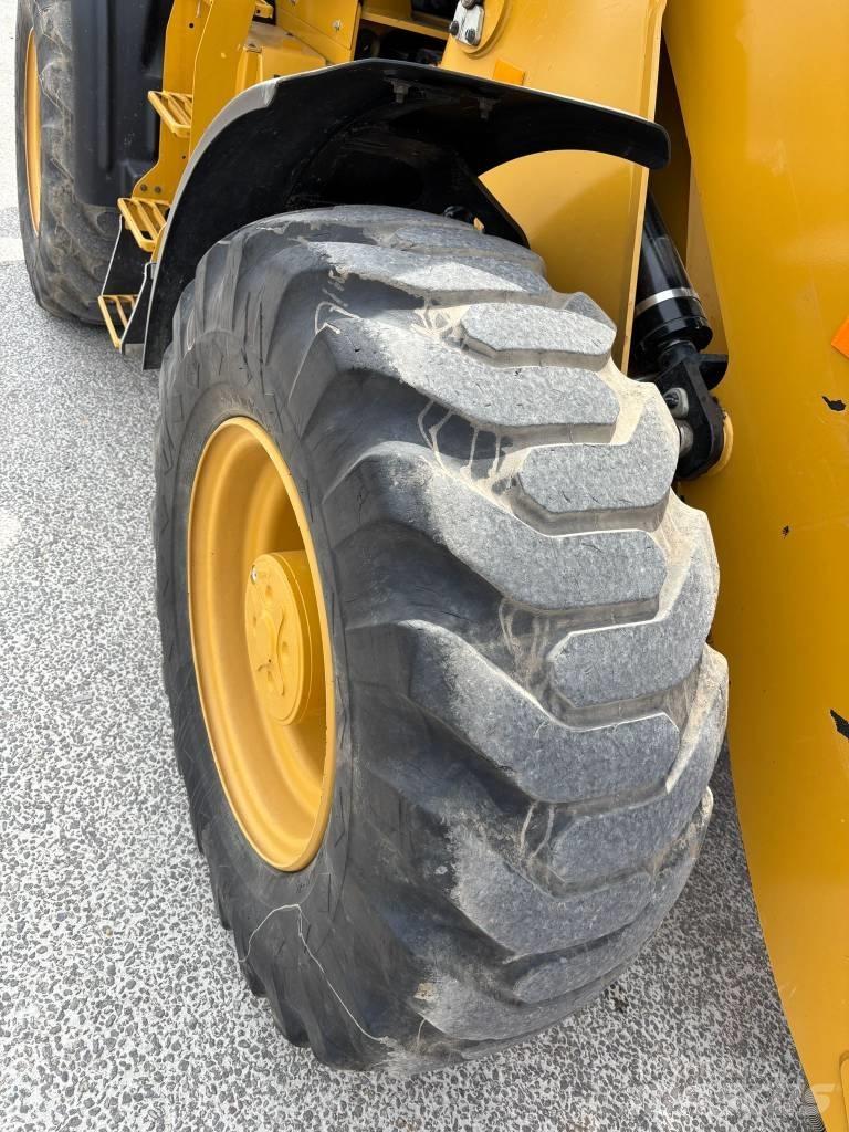 CAT 918 M Gumikerekes homlokrakodók