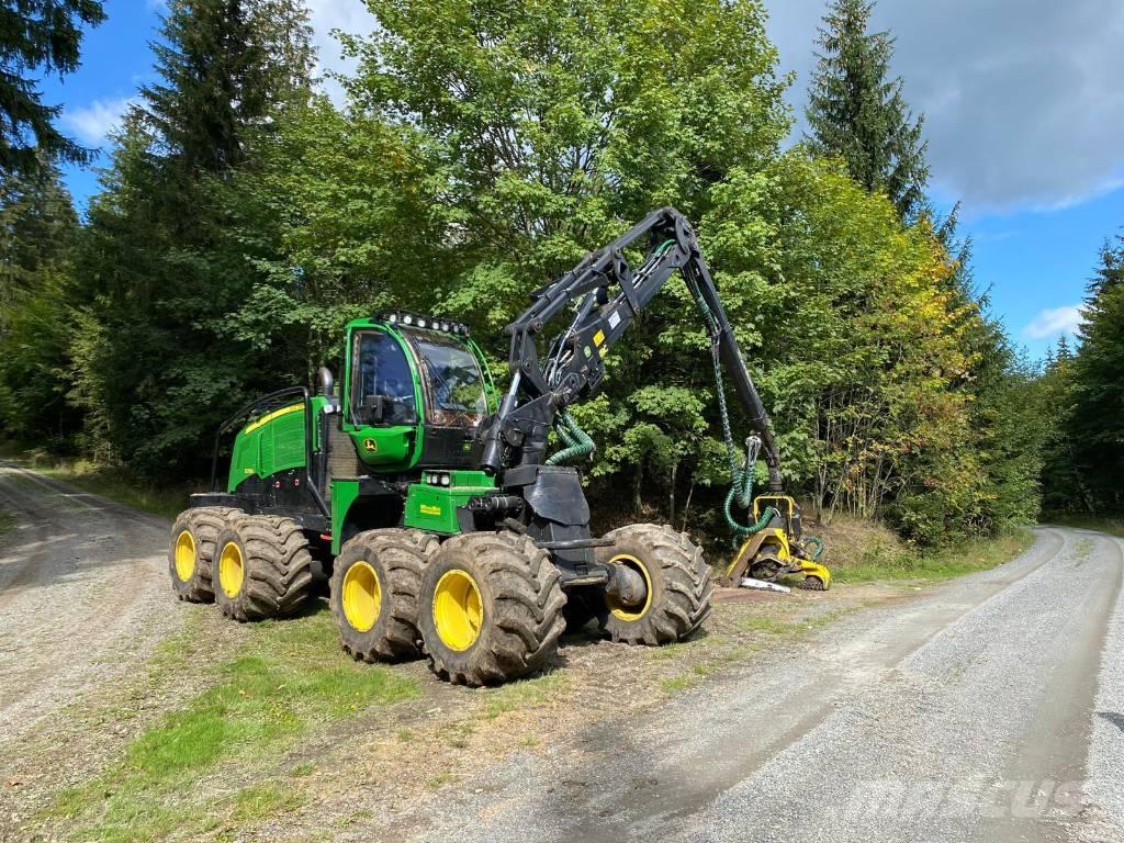 John Deere 1270 G Betakarítók