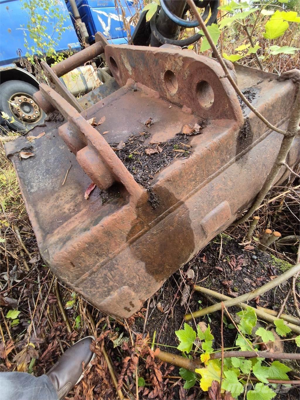  Kuokkakauha 700mm Kanalak