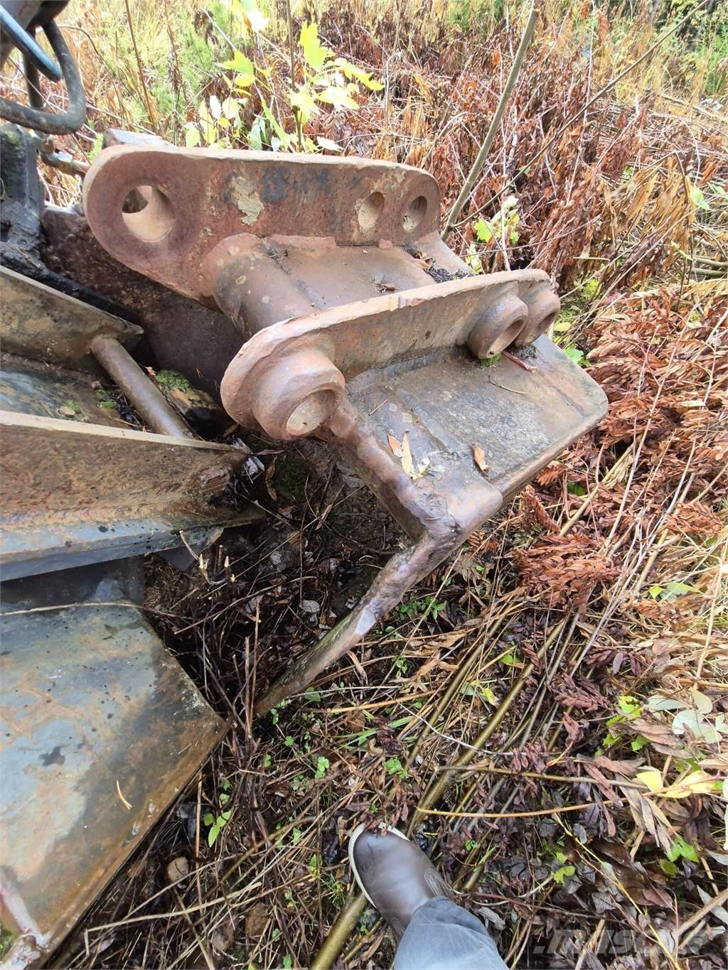  Kuokkakauha 700mm Kanalak