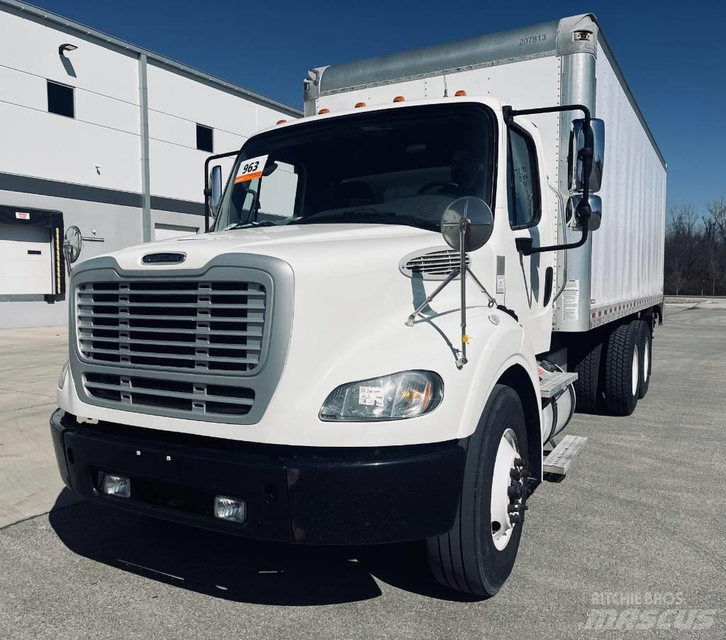 Freightliner M 106 Dobozos teherautók