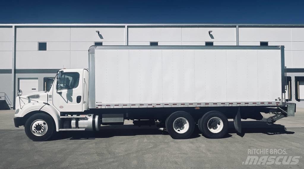 Freightliner M 106 Dobozos teherautók