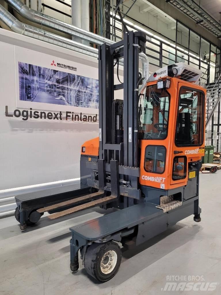 Combilift C 4000 Tolóoszlopos négyutas targonca