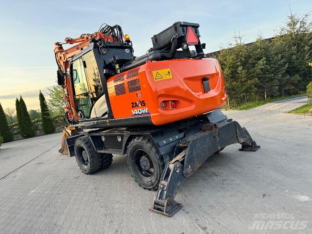 Hitachi ZX 140 W-6 Gumikerekes kotrók