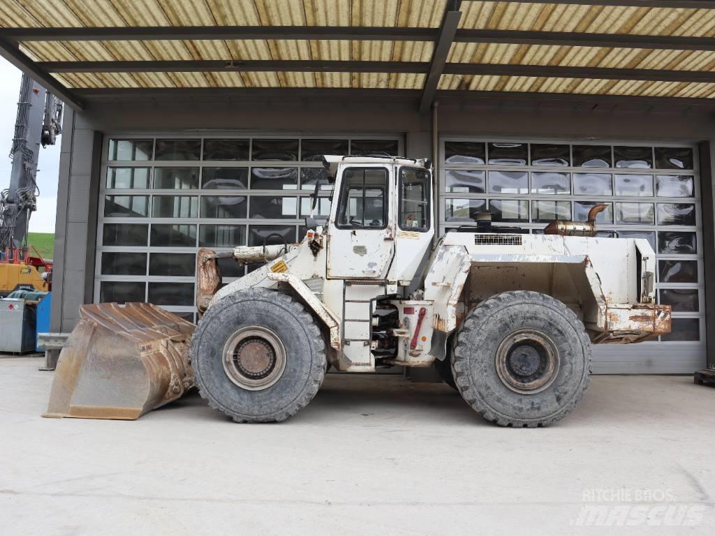 Liebherr L 551 Gumikerekes homlokrakodók