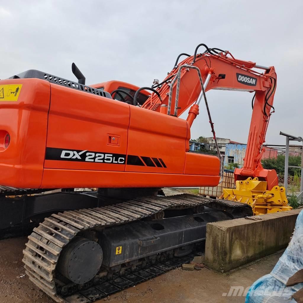 Doosan DX 225 Lánctalpas kotrók