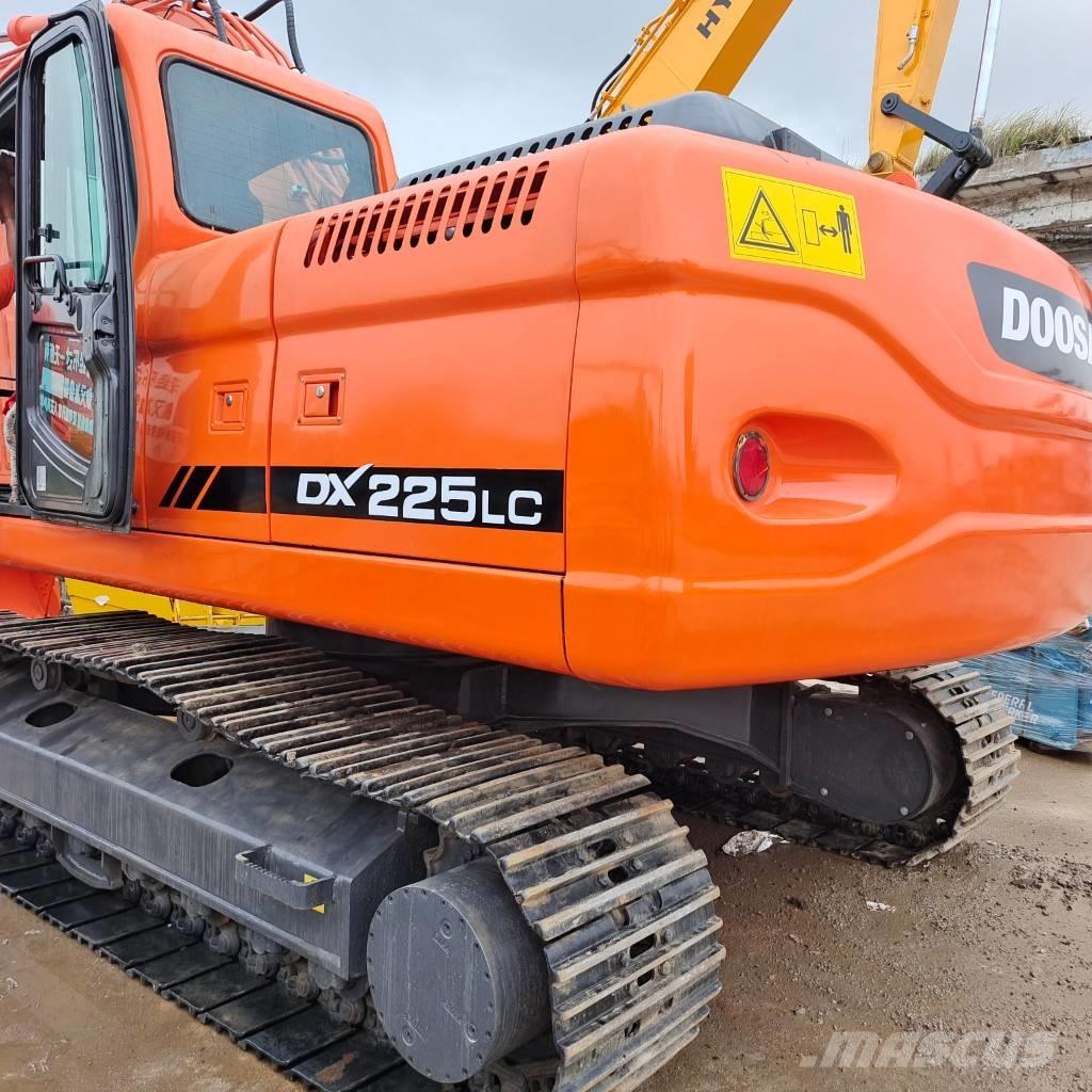 Doosan DX 225 Lánctalpas kotrók