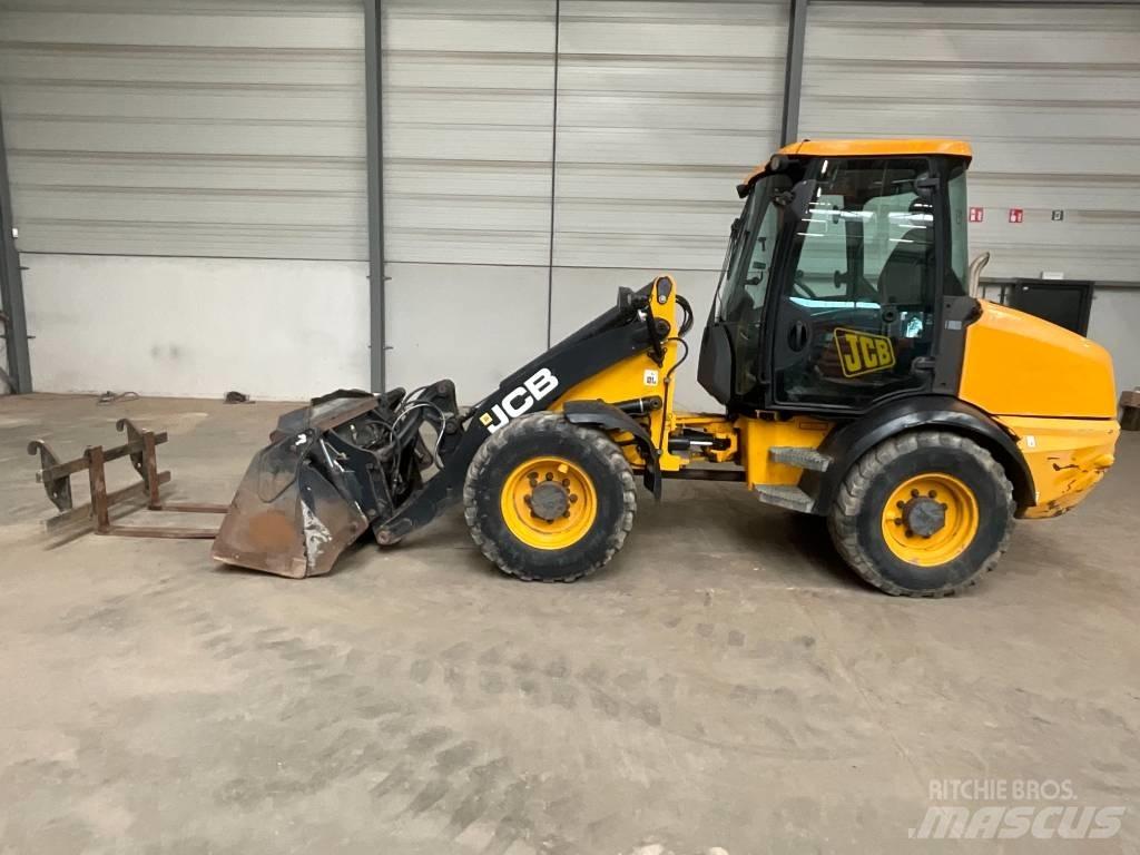 JCB 409 Gumikerekes homlokrakodók