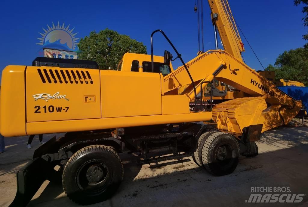 Hyundai R210W-7 Gumikerekes kotrók