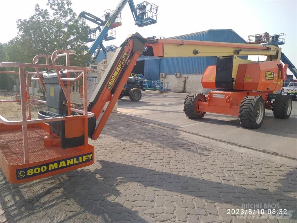 JLG 800AJ Karos emelők