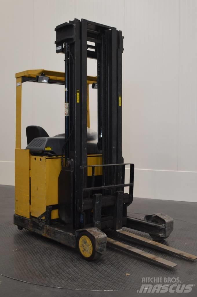 CAT NR 16 Reachtruck Tolóoszlopos targonca