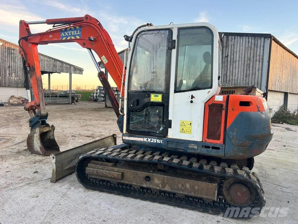 Kubota KX 251 Közepes (midi) kotrók 7 t - 12 t