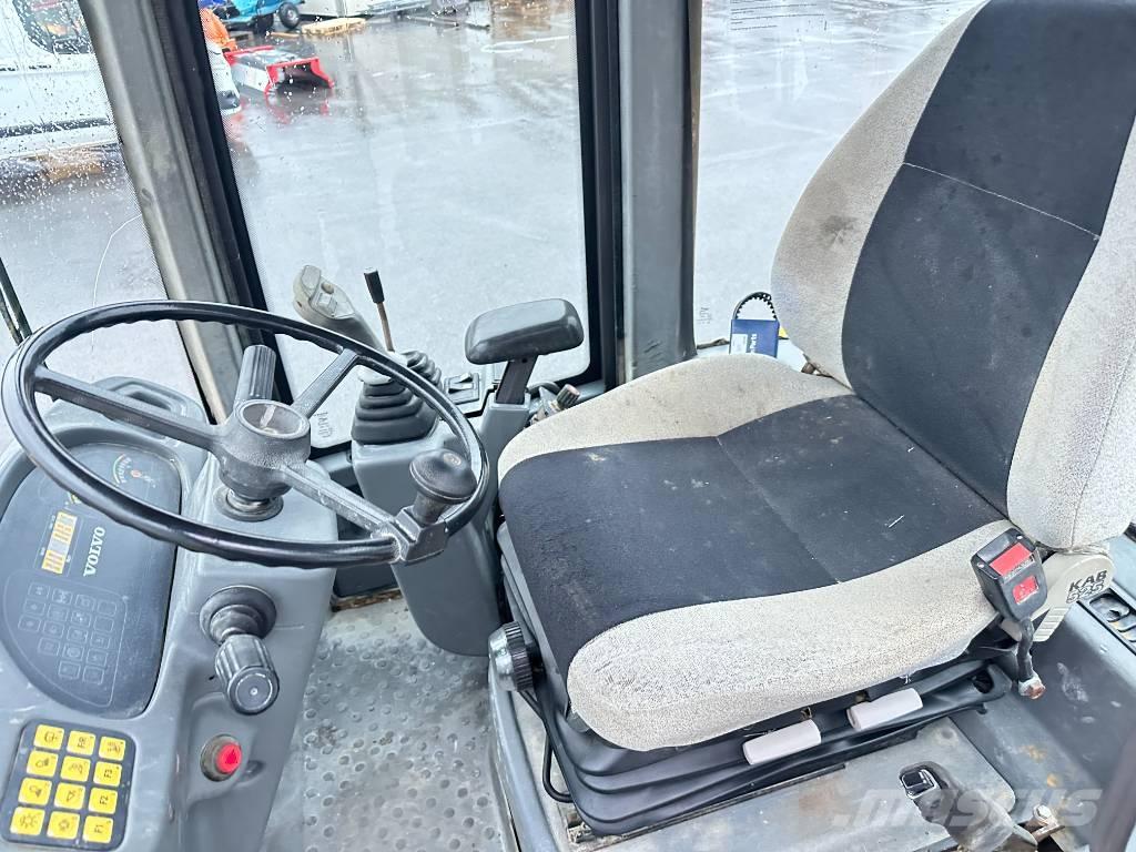 Volvo L30B Gumikerekes homlokrakodók