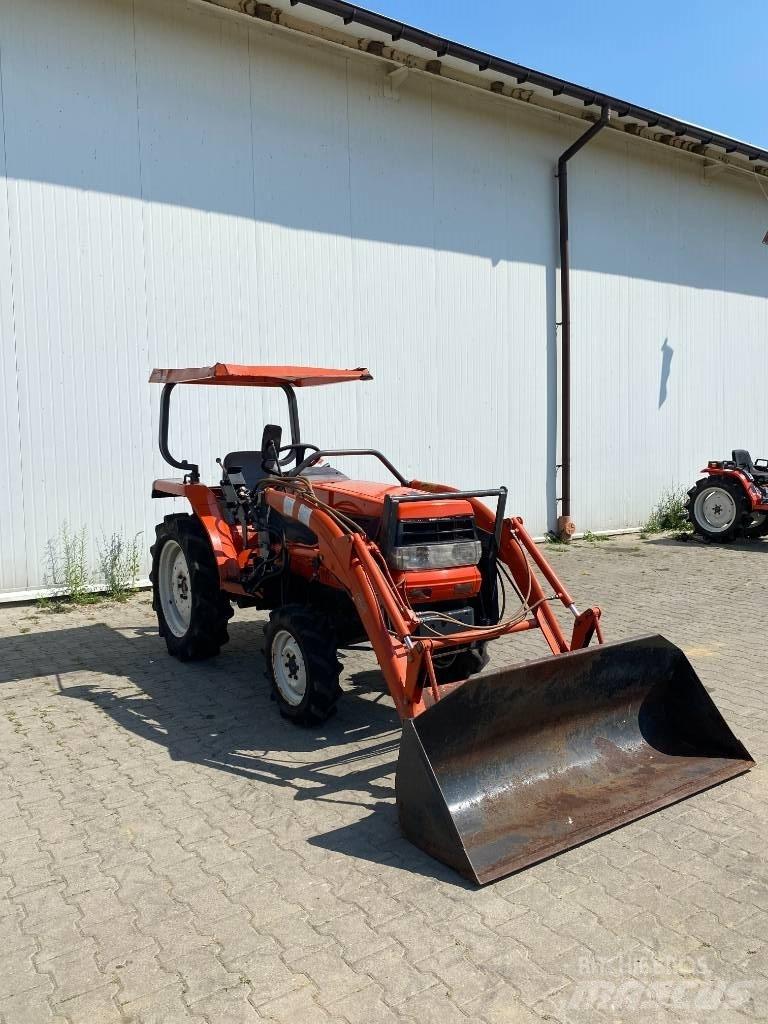 Kubota GL240+tur Kompakt traktorok