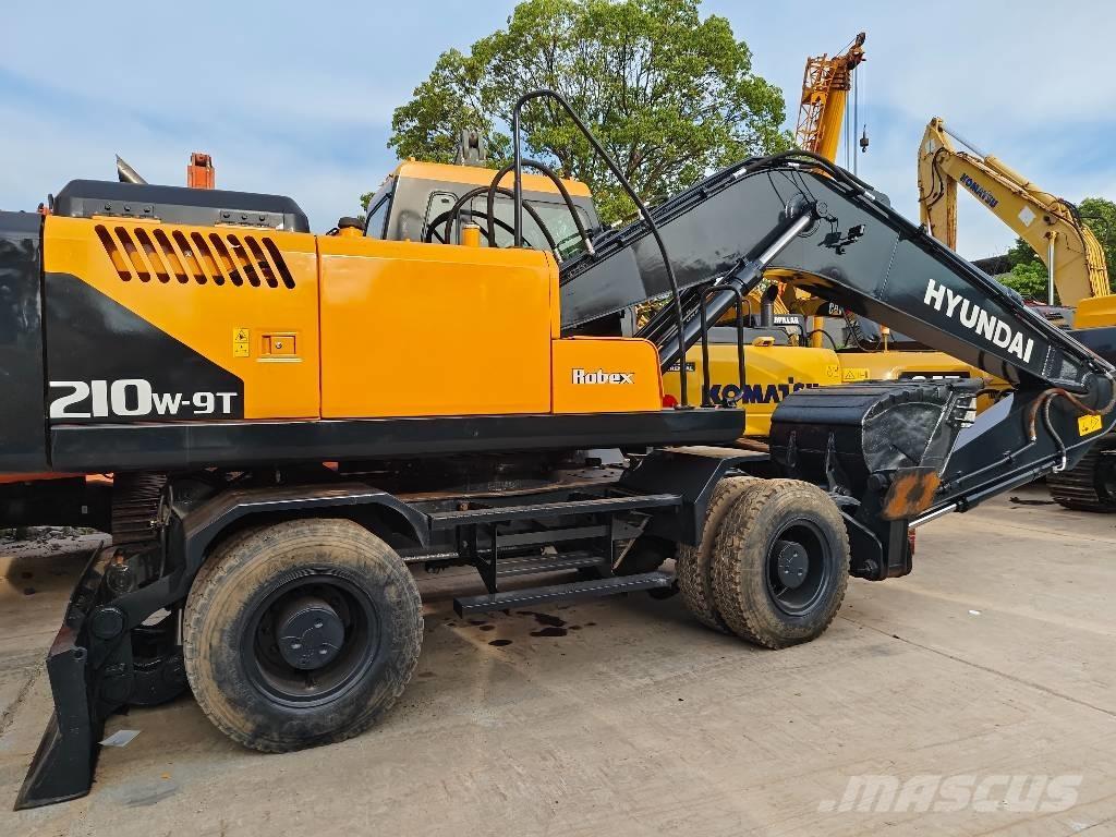 Hyundai R210W-9 Gumikerekes kotrók