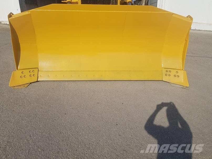 Komatsu D65EX-15 lánctalpas dózerek