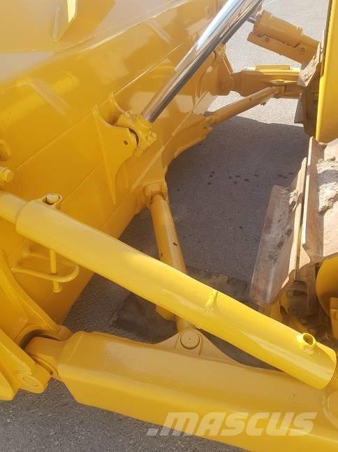Komatsu D65EX-15 lánctalpas dózerek