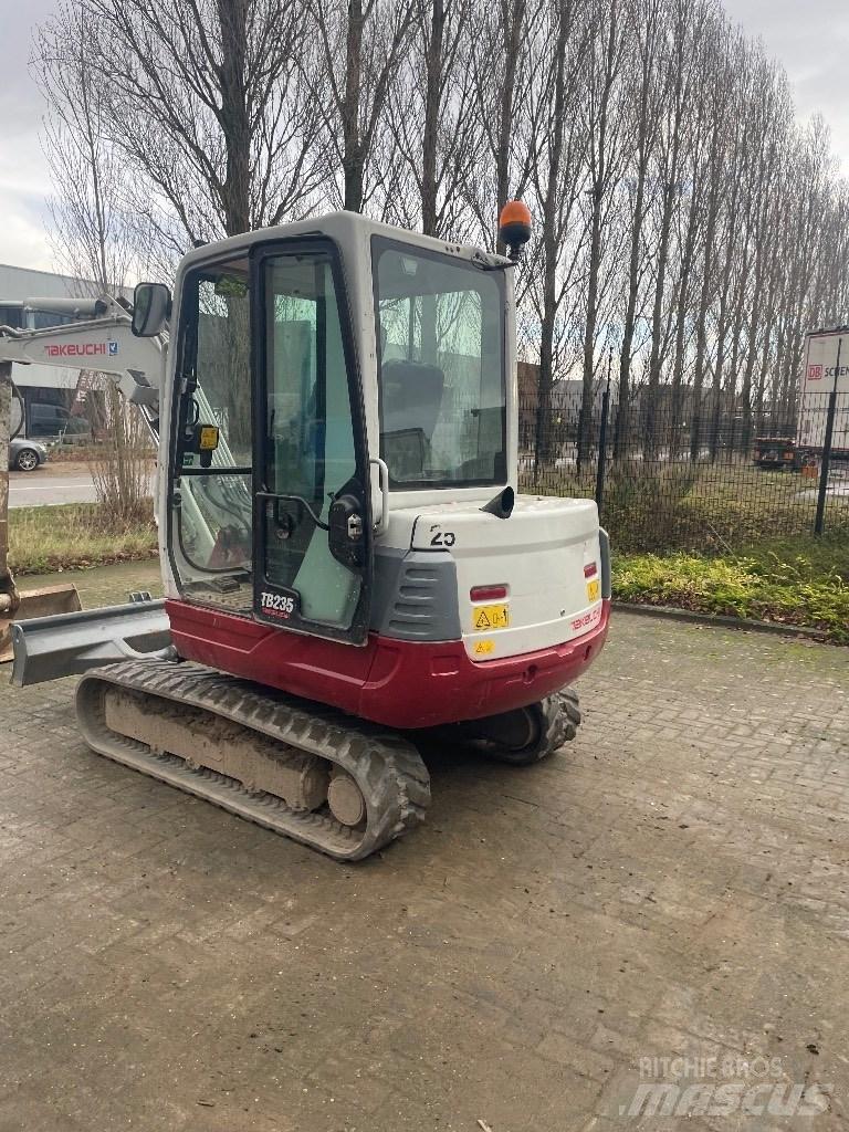 Takeuchi TB 235 Mini kotrók < 7t