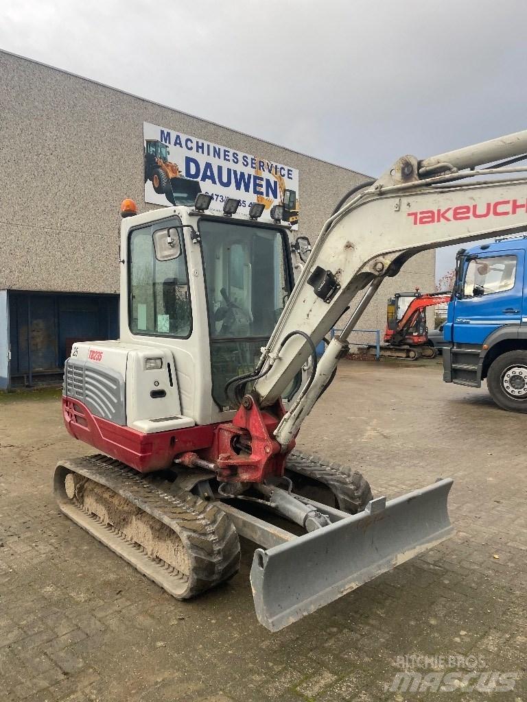 Takeuchi TB 235 Mini kotrók < 7t