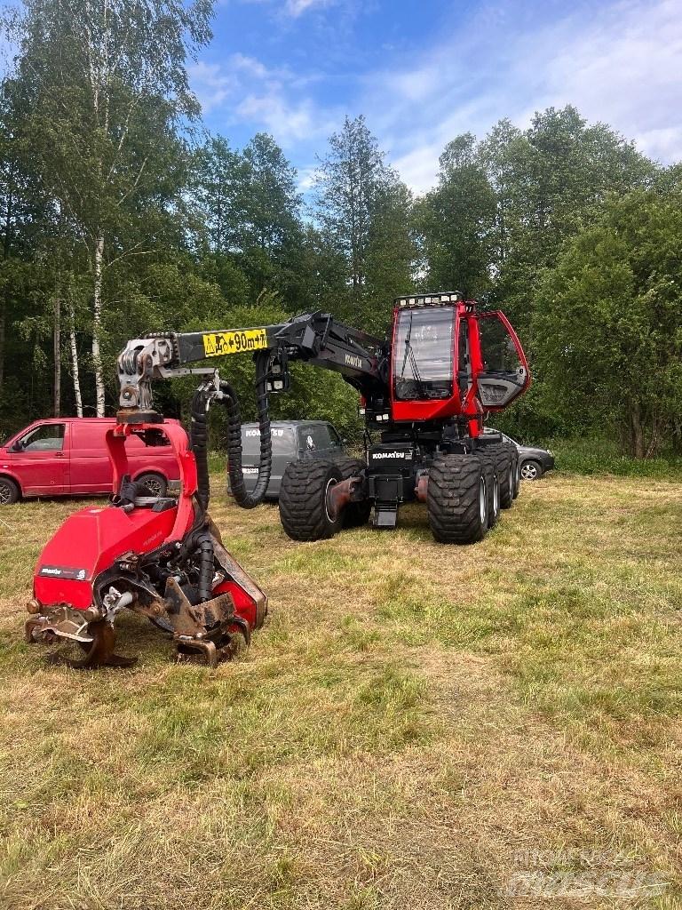 Komatsu 931 XC Betakarítók