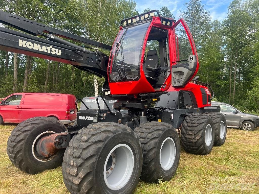 Komatsu 931 XC Betakarítók
