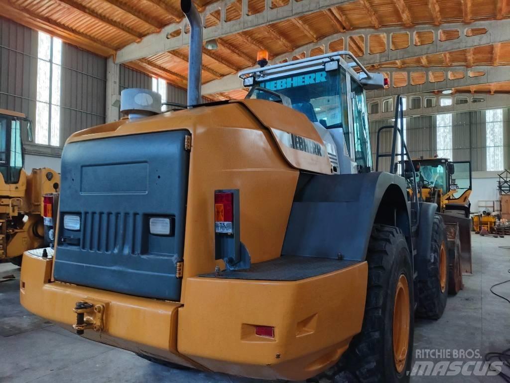Liebherr 544 Gumikerekes homlokrakodók