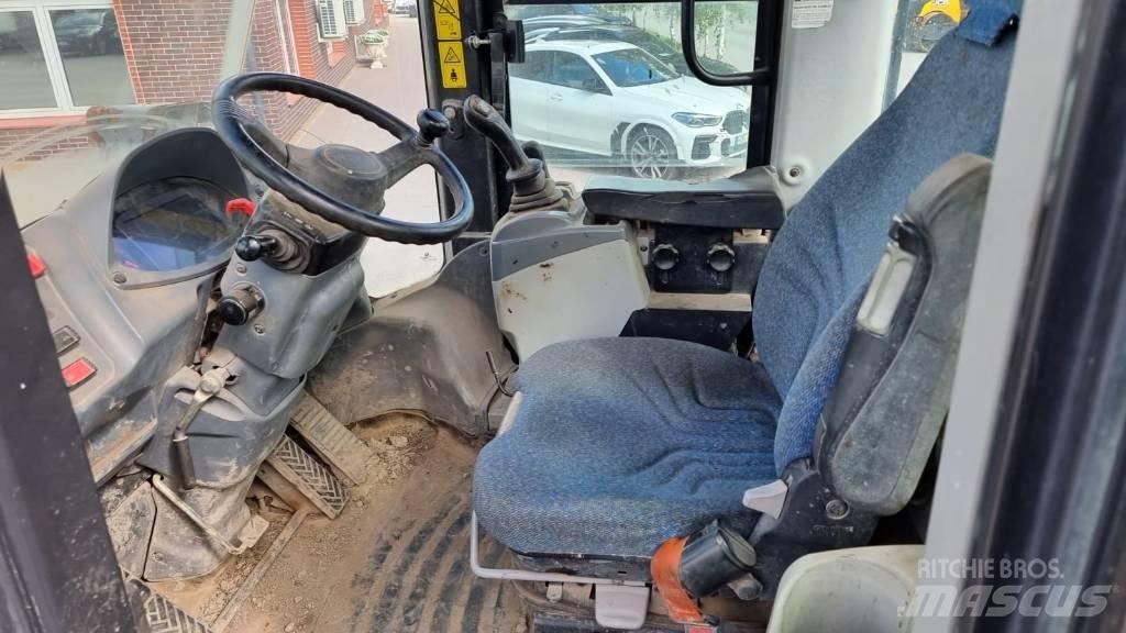 Hitachi ZW 220-6 Gumikerekes homlokrakodók