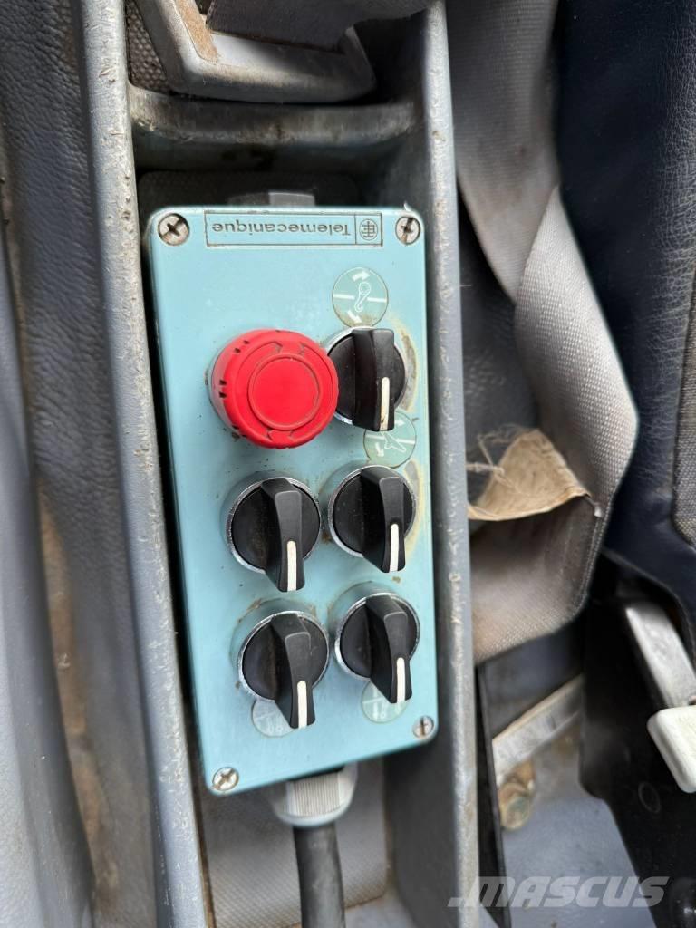 Mitsubishi FUSO Konténer keretes / Konténeres teherautók