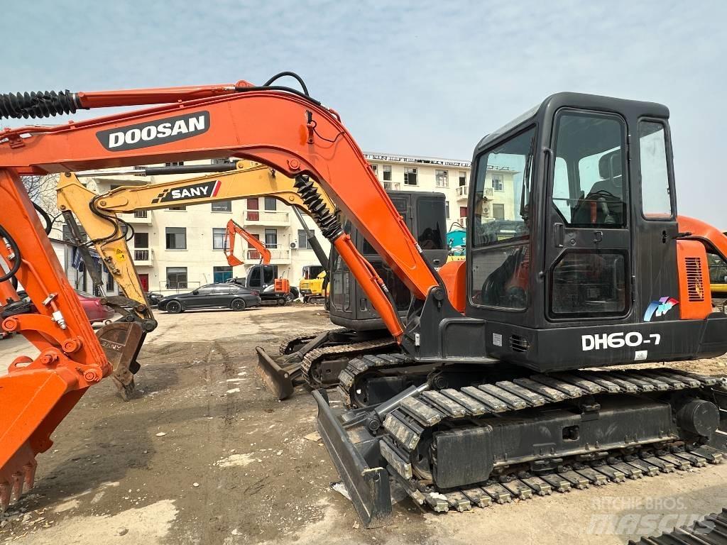 Doosan DH 60 Mini kotrók < 7t