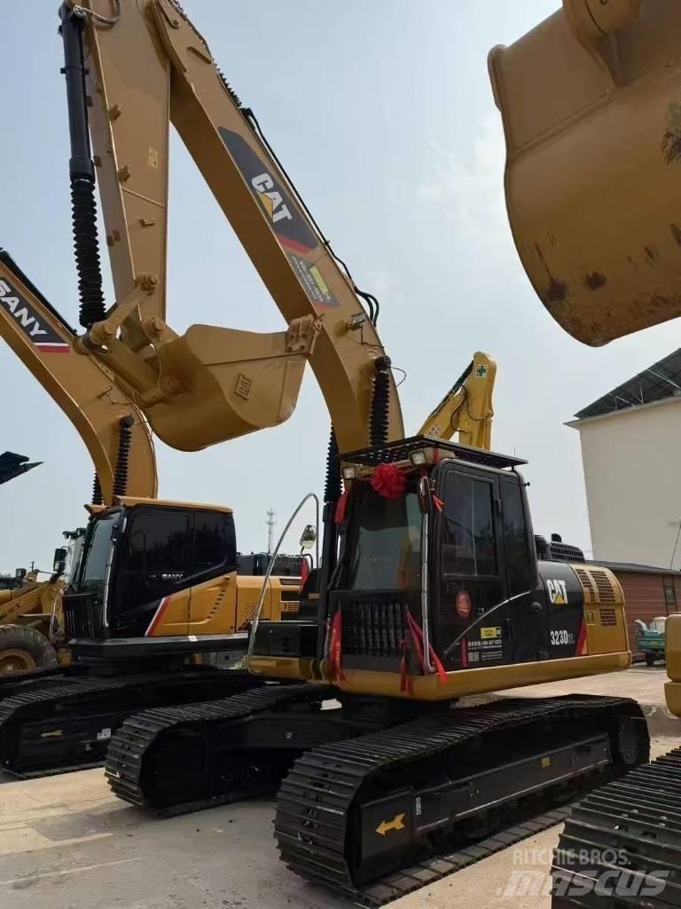 CAT 323D2L Lánctalpas kotrók