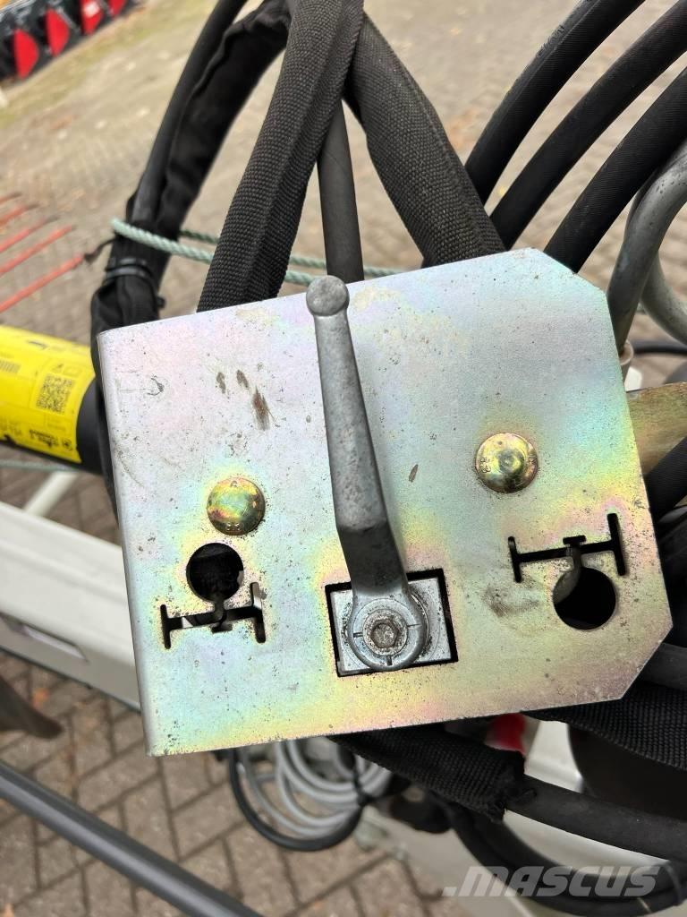 CLAAS Liner 2900 Rendforgatók