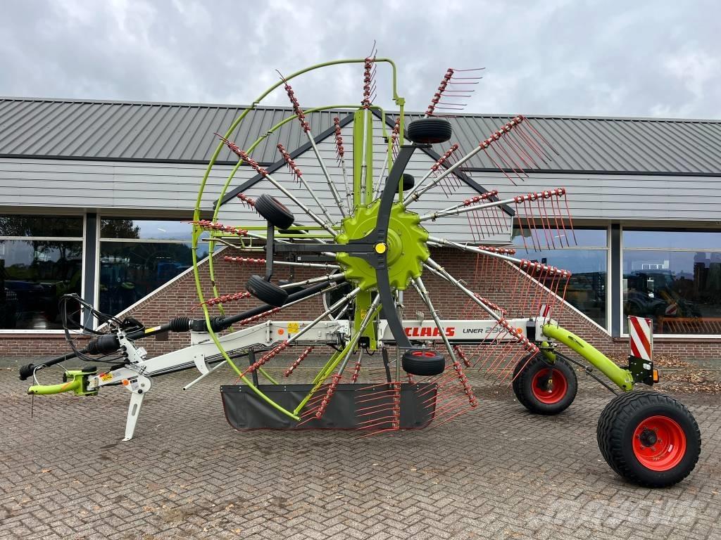 CLAAS Liner 2900 Rendforgatók