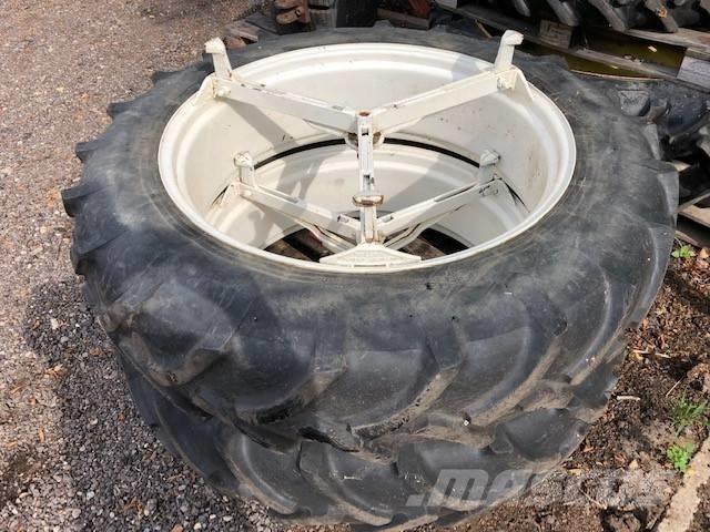 Pirelli 13.6 R38 Gumiabroncsok, kerekek és felnik
