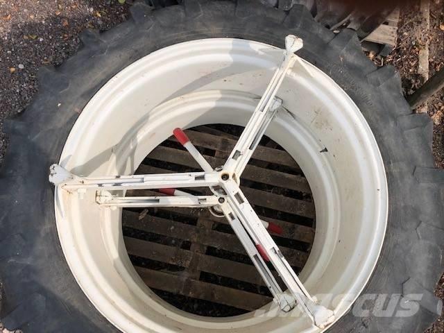 Pirelli 13.6 R38 Gumiabroncsok, kerekek és felnik