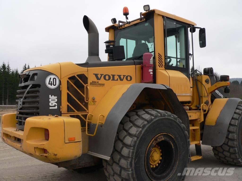 Volvo L 90 F Gumikerekes homlokrakodók