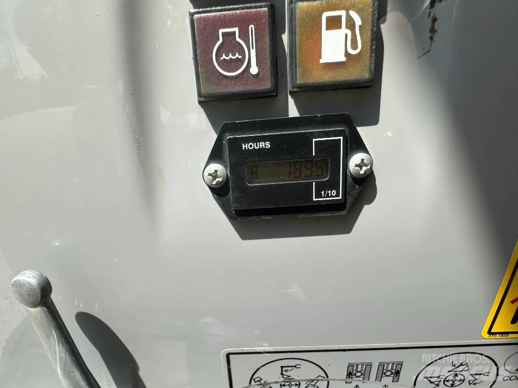 CAT 300.9 D Mini kotrók < 7t