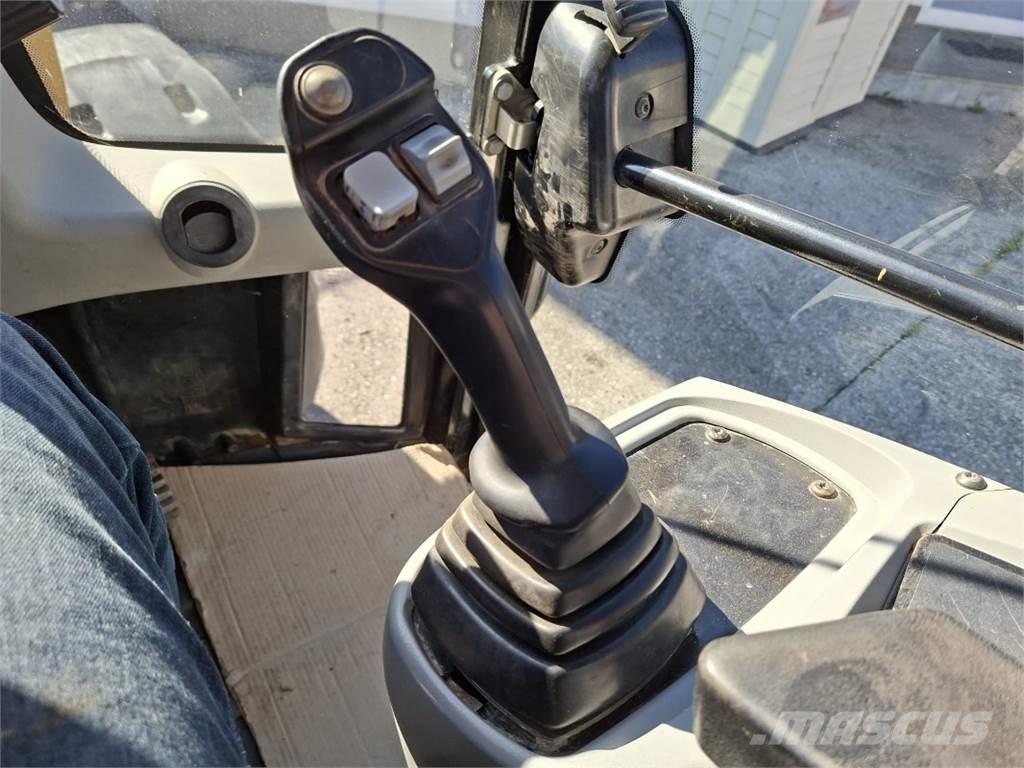 CAT 906H2 Gumikerekes homlokrakodók