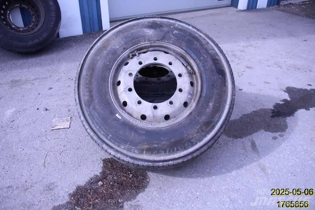  Entreprenad Däck Gumiabroncsok, kerekek és felnik