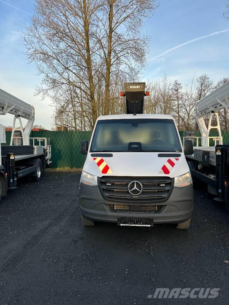 VERSALIFT V-200 Teherautóra szerelt emelők és állványok