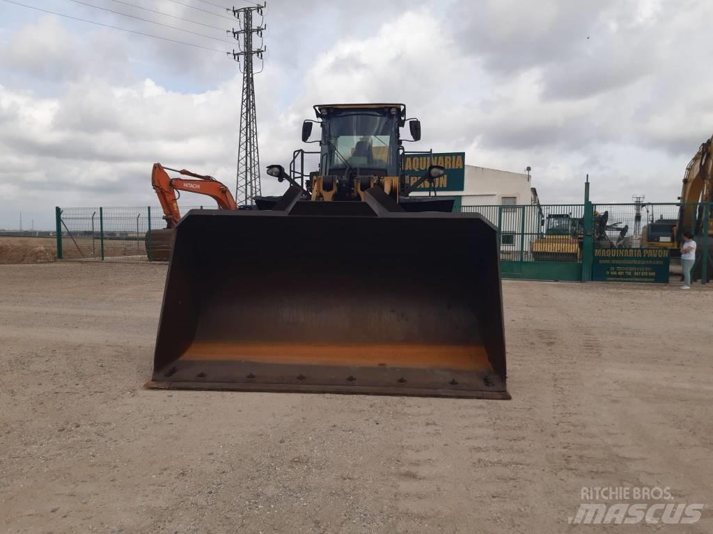 CAT 980 M Gumikerekes homlokrakodók