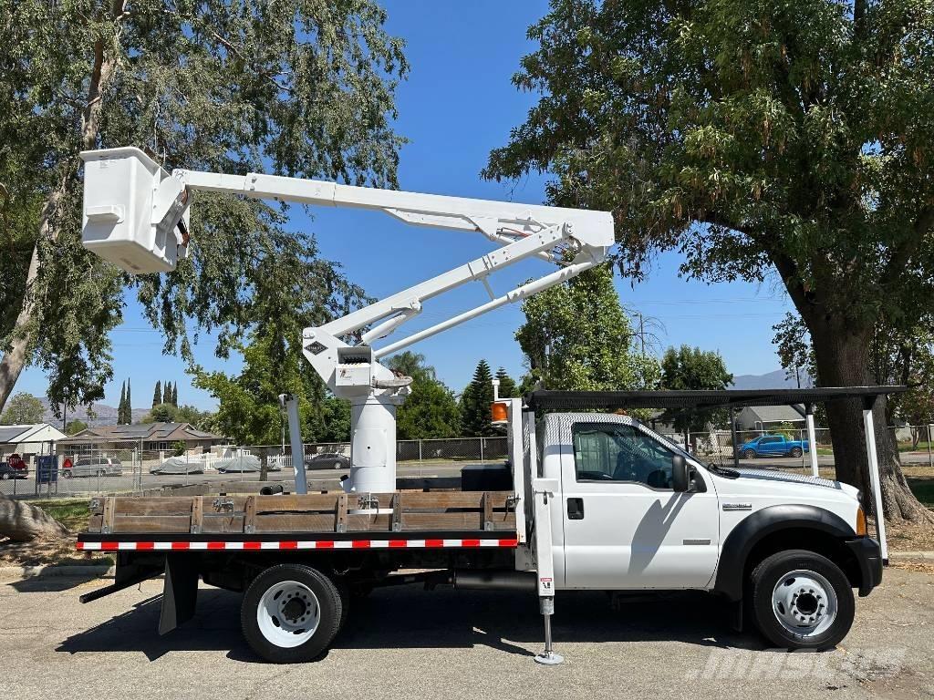 Ford F 550 Teherautóra szerelt emelők és állványok