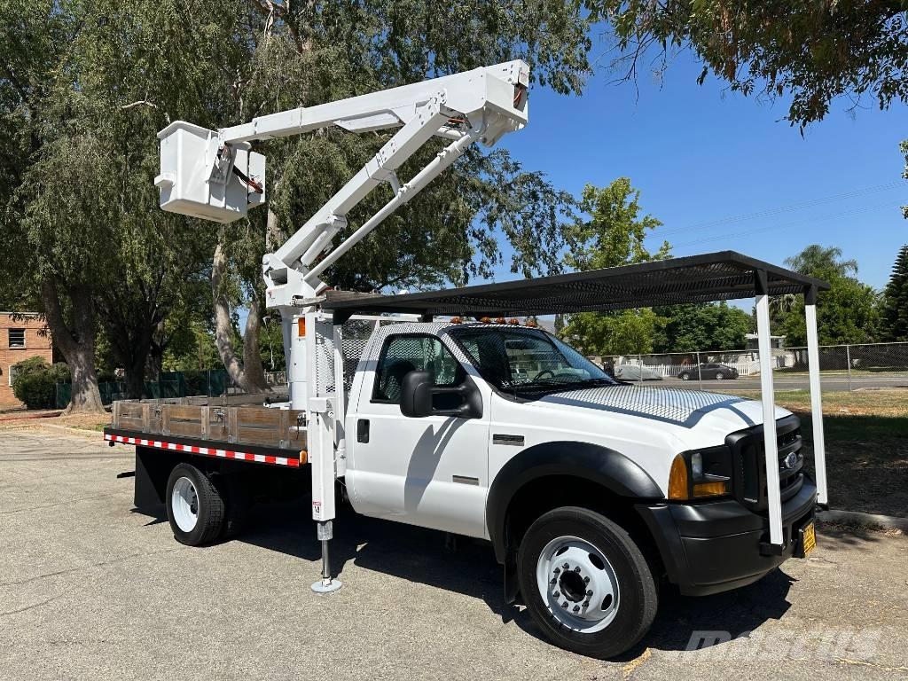 Ford F 550 Teherautóra szerelt emelők és állványok