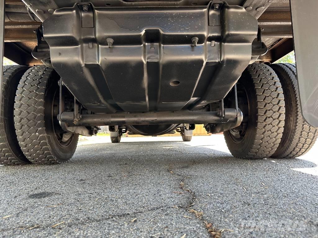 Ford F 550 Teherautóra szerelt emelők és állványok