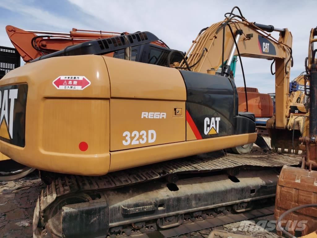CAT 323D Lánctalpas kotrók