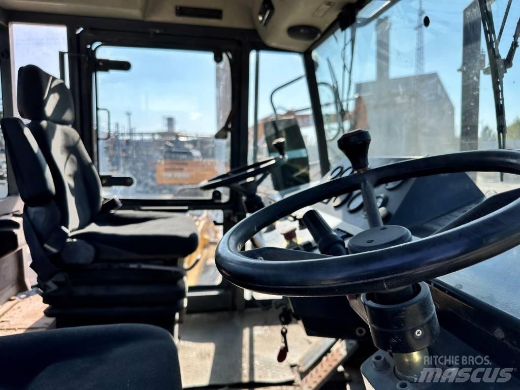 Stavostroj VP 2400 Pneumatikus kerekes hengerek
