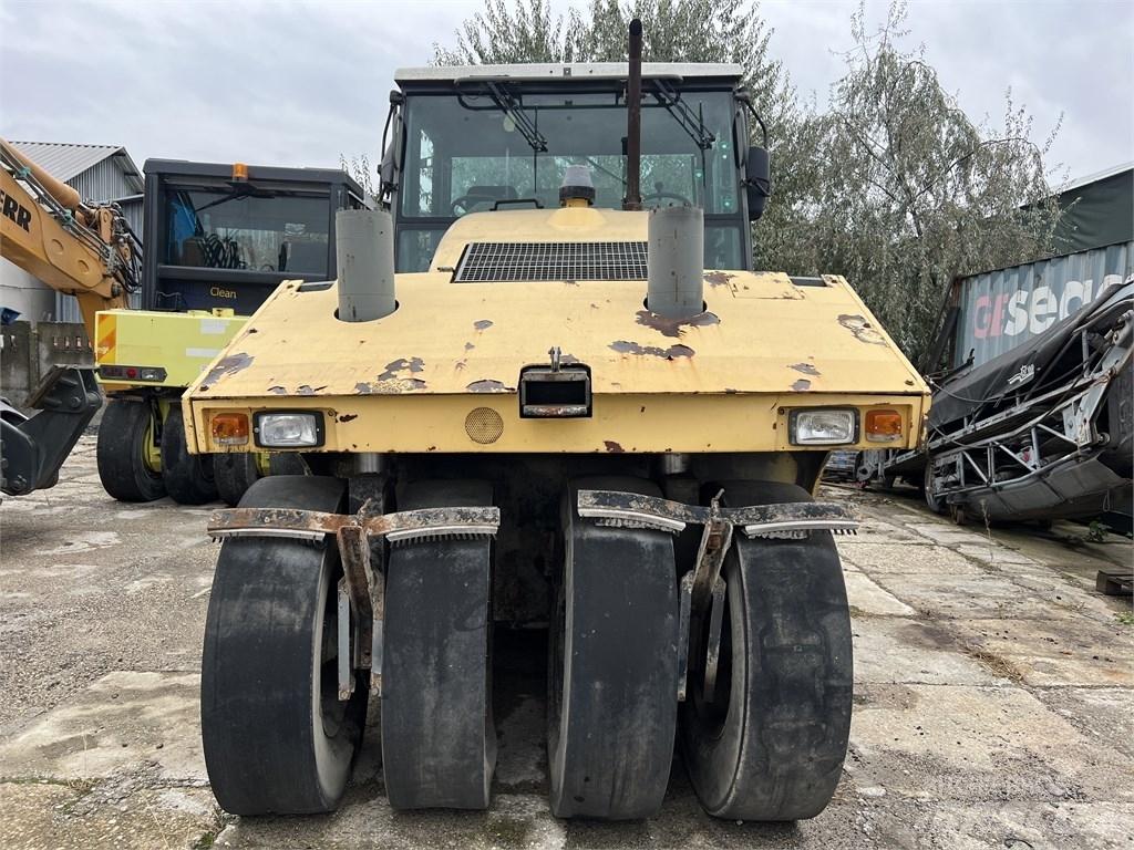 Stavostroj VP 2400 Pneumatikus kerekes hengerek