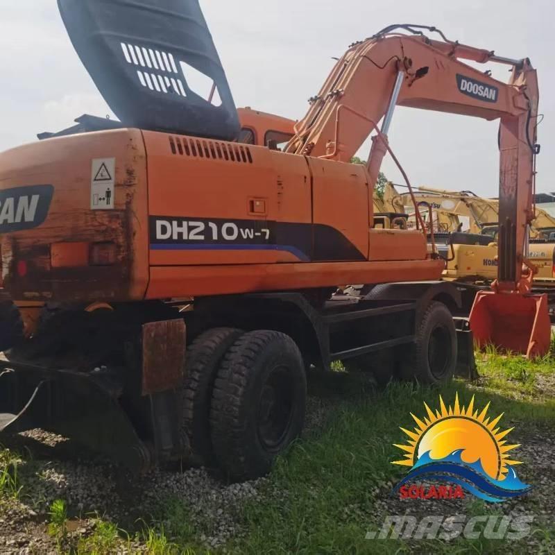 Doosan DH 210 W-7 Gumikerekes kotrók