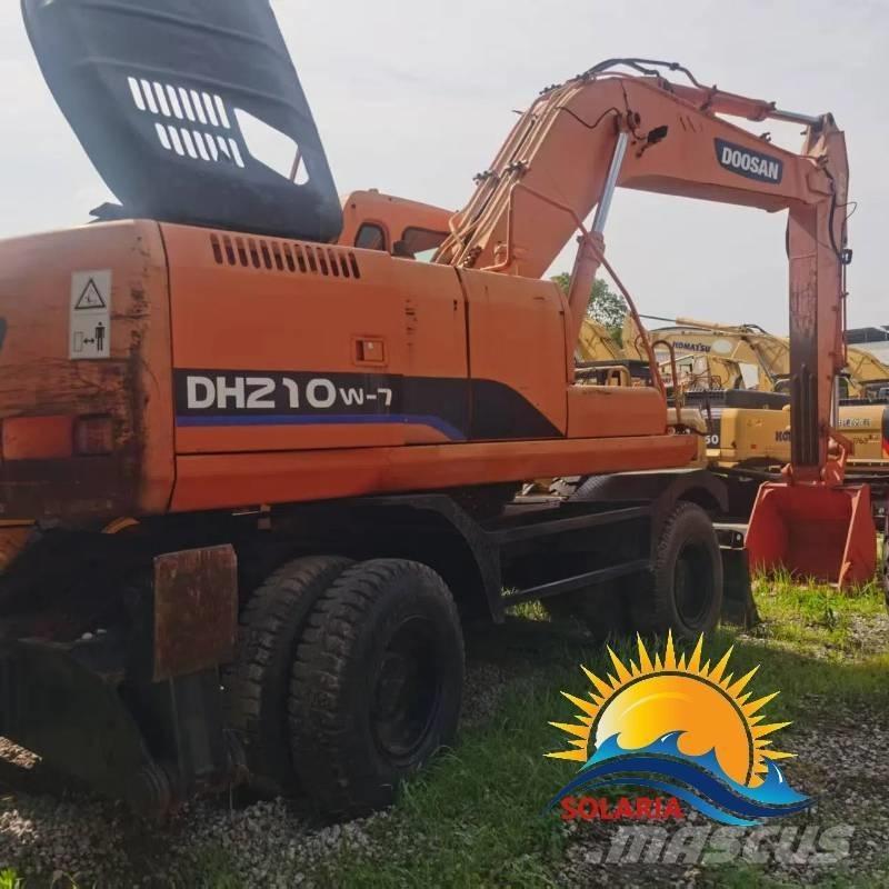 Doosan DH 210 W-7 Gumikerekes kotrók