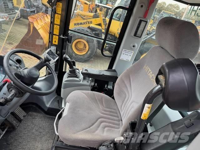 Hitachi ZW 250-6 Gumikerekes homlokrakodók