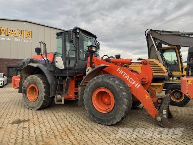 Hitachi ZW 250-6 Gumikerekes homlokrakodók